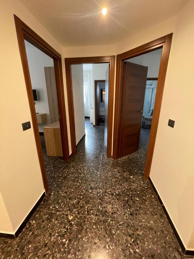 Hotel Due Passi Dal Mare Savona Exterior foto