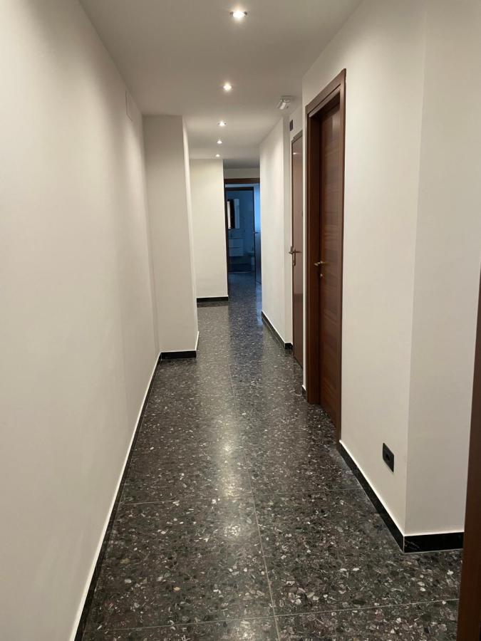 Hotel Due Passi Dal Mare Savona Exterior foto