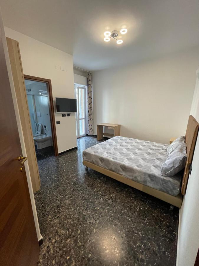 Hotel Due Passi Dal Mare Savona Exterior foto