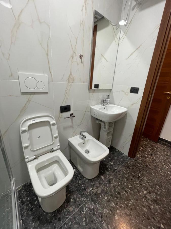 Hotel Due Passi Dal Mare Savona Exterior foto